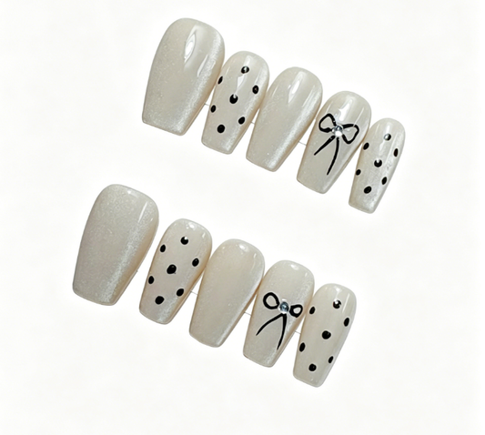 Milky White Cat Eye Reusable Press On Nails – Coffin Shape Bow Rhinestone Glossy Acrylic Nails 138