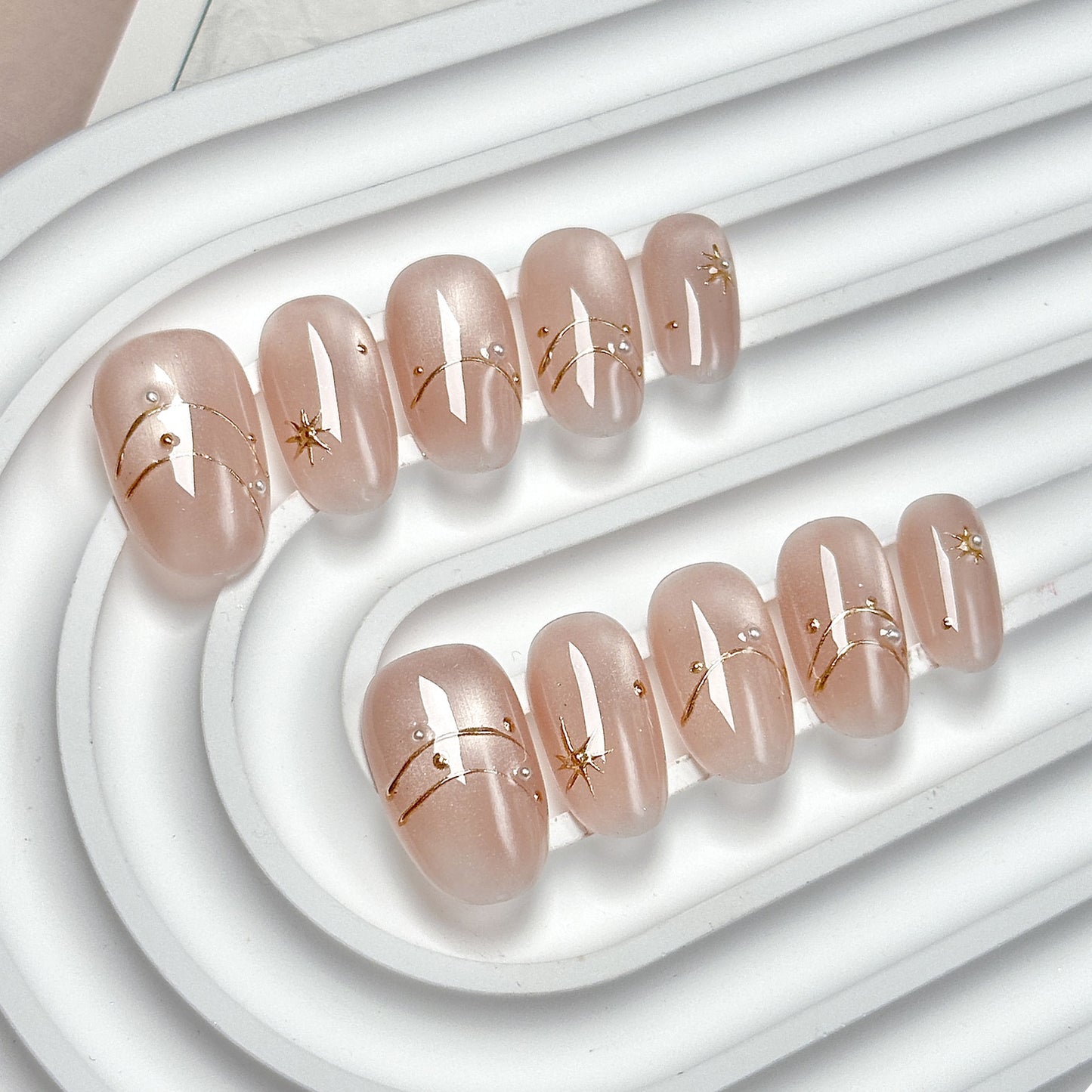 Nude Pink Cat Eye Press On Nails – Short Oval Minimalist Luxury Acrylic Nails with Gold French Tip & Pearl 140
