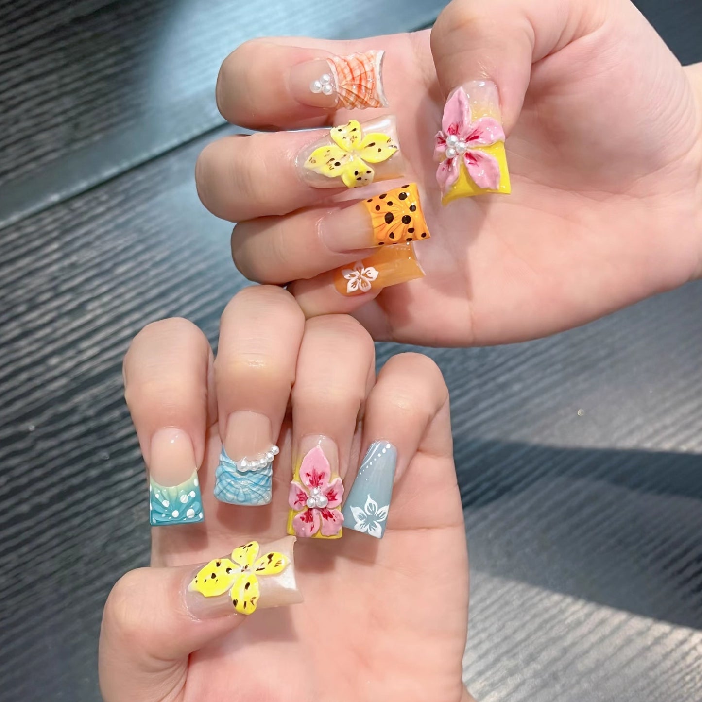 Tropical Press On Nails 3D Flower Beach Summer Vacation Hawaiian Floral Short Square Reusable Nail Set 24