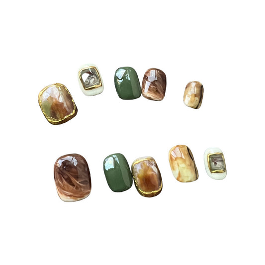 Amber Brown Press On Nails – Short Squoval Retro Luxury with Marble Design, Gold Outline & 3D Metal Accent, Reusable Acrylic Nails 146