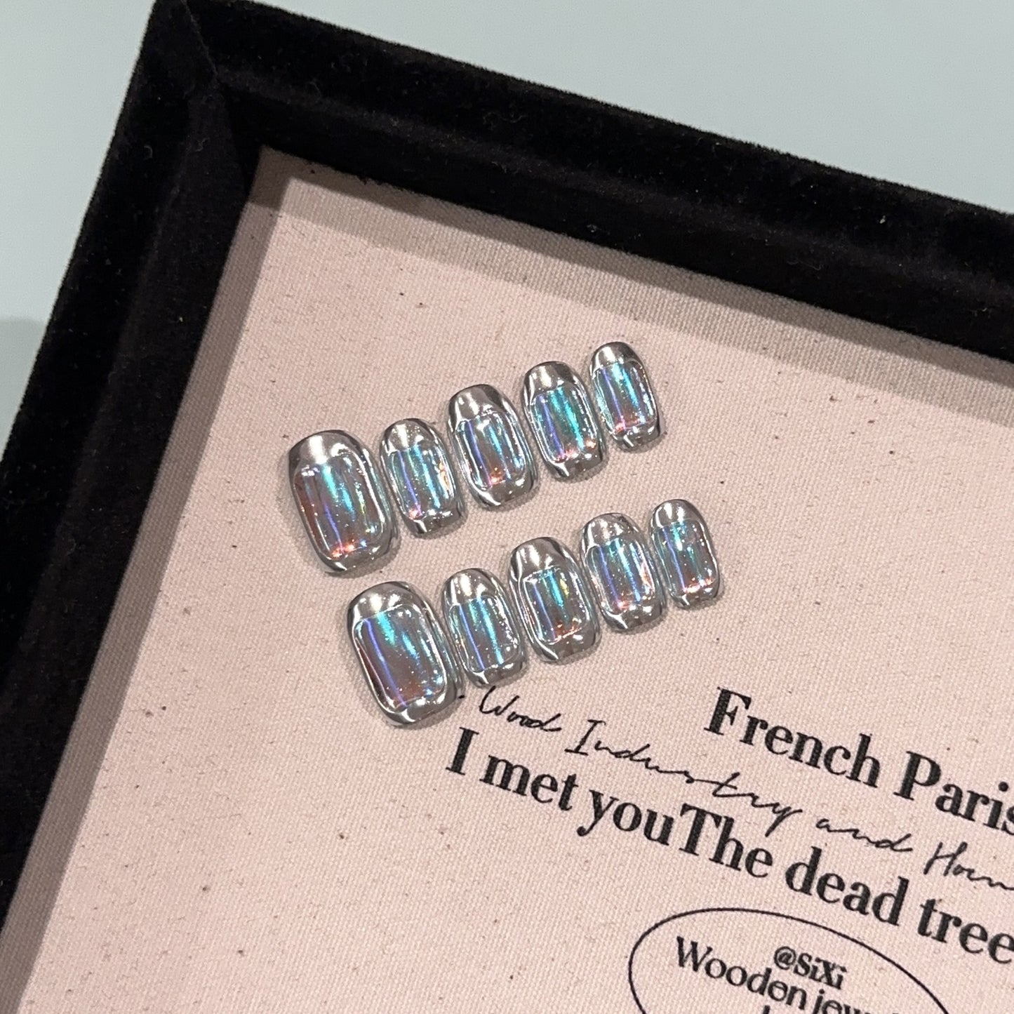 Chrome Iridescent Press On Nails – Mirror Metallic Silver Aurora Oil-Slick Effect Short Oval Minimalist Reusable Futuristic Nail Set 223