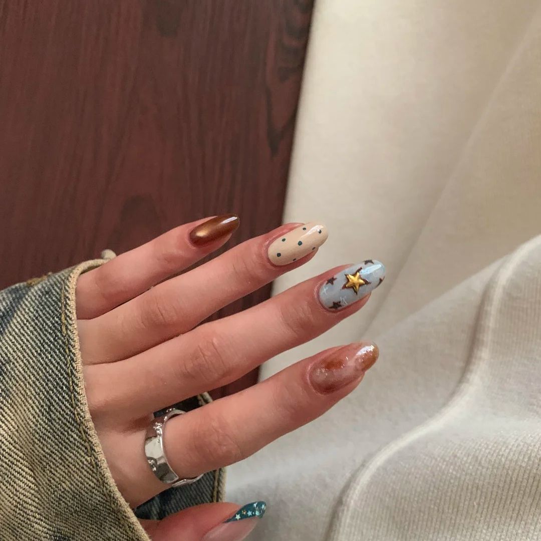 Retro Y2K Starry Oval Press On Nails – Mixed Metallic & Matte Colors, Reusable Minimalist Art Set for Streetwear, Casual Outings & Parties 195