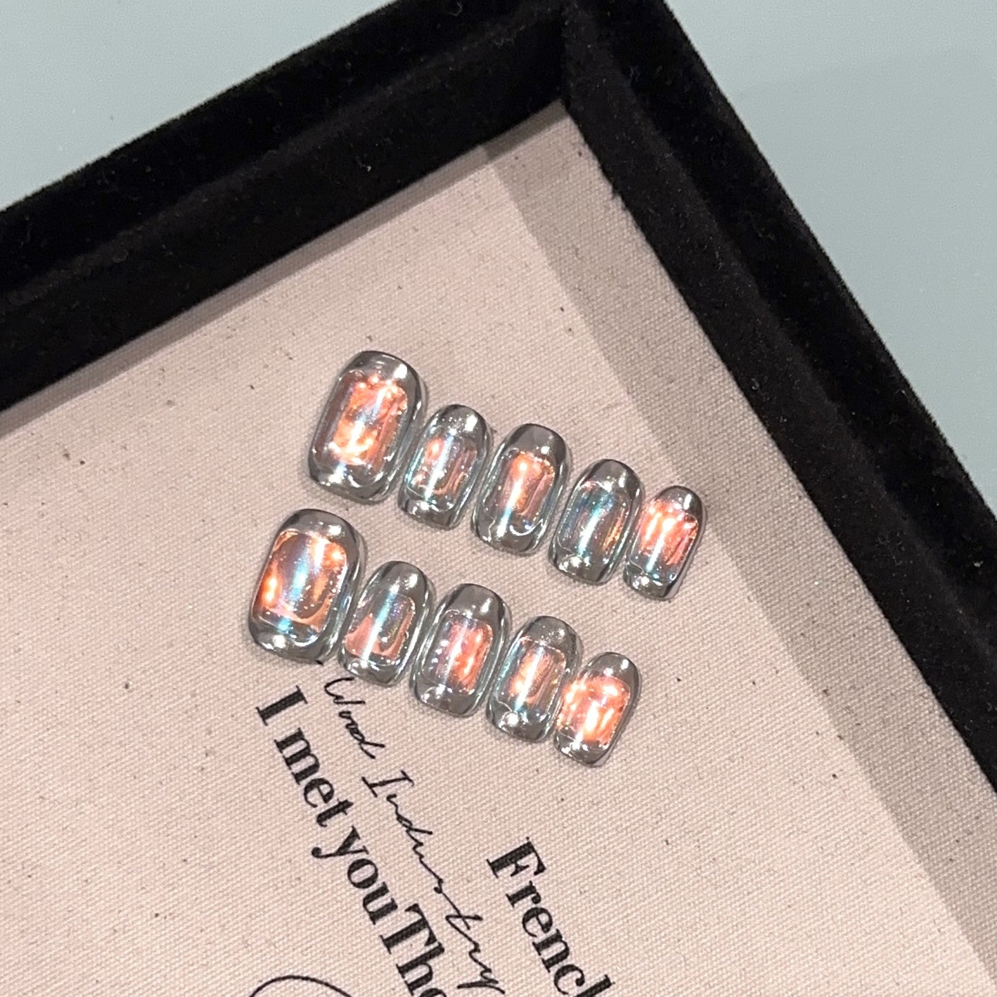 Chrome Iridescent Press On Nails – Mirror Metallic Silver Aurora Oil-Slick Effect Short Oval Minimalist Reusable Futuristic Nail Set 223