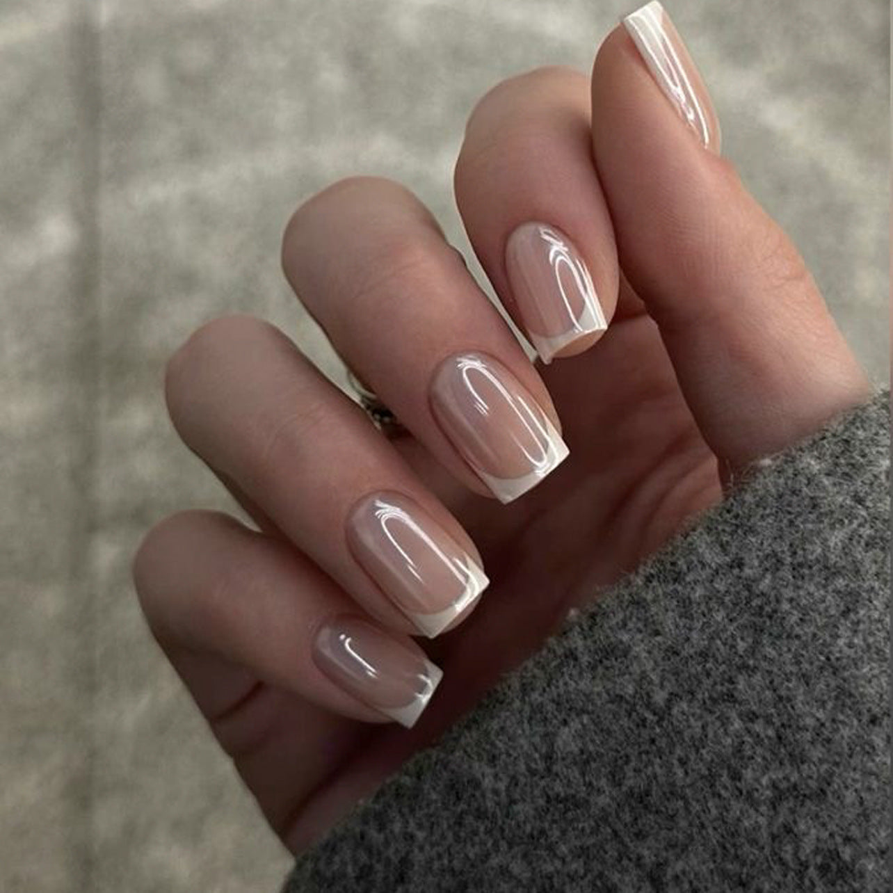 Nude French Tip Press On Nails Glossy Classic White Tips Natural Look Minimal Design Reusable Full Cover False Nails Kit Elegant Everyday Wear for Women 104