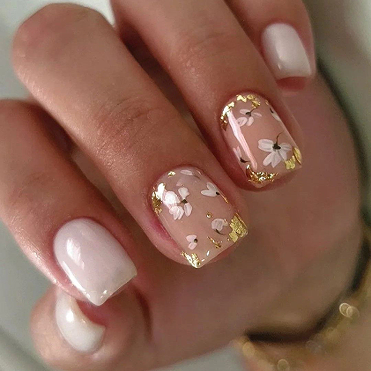 White and Nude Pink Press On Nails with Floral Design Gold Foil Accent Glossy Short Squoval Shape Minimal Elegant Full Cover False Nails Kit Reusable 114